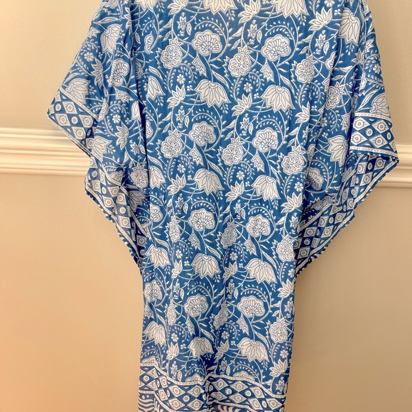 Beautiful blue Beach cover up - Picture 2 of 5